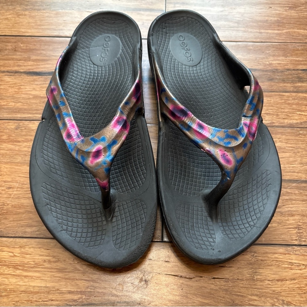 OOFOS OOlala Flip Flops Womens Size 9 Thongs Recovery Sandals Shoes Kaleidoscope